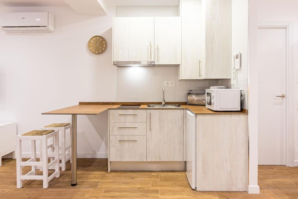 Malagueta Apartments Малага Экстерьер фото