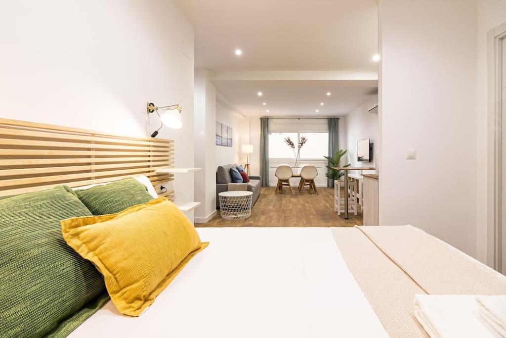 Malagueta Apartments Малага Экстерьер фото