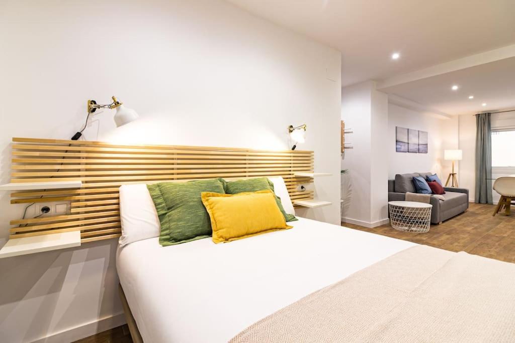 Malagueta Apartments Малага Экстерьер фото