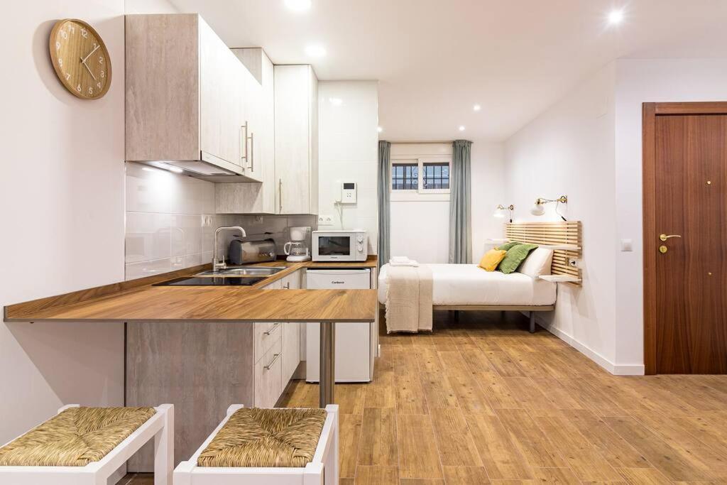 Malagueta Apartments Малага Экстерьер фото