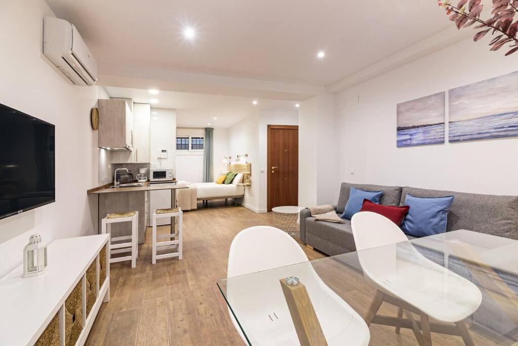 Malagueta Apartments Малага Экстерьер фото